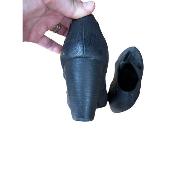 Eileen Fisher Black Leather Seamed Detail Laceup Closed Toe Wedge Heels - 7 - Picture 9 of 11